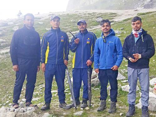Image for महाराष्ट्र से आये मित्रों के लिए आशा की किरण बनी उत्तराखण्ड पुलिस