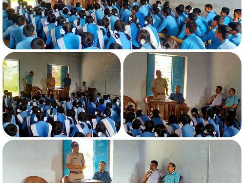 चौकी प्रभारी रीमा द्वारा स्कूली छात्र/छात्राओं को आवश्यक जानकारी देकर किया गया जागरूक