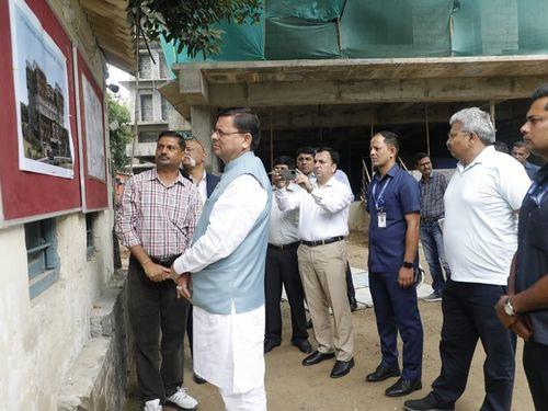 सीएम धामी ने निर्माणाधीन भवन ‘उत्तराखण्ड निवास’ का निरीक्षण किया
