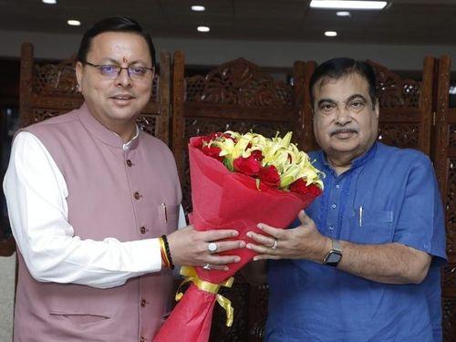 बीते दिन सीएम धामी ने नई दिल्ली में केंद्रीय सड़क परिवहन व राजमार्ग मंत्री श्री नितिन गडकरी से भेंट की