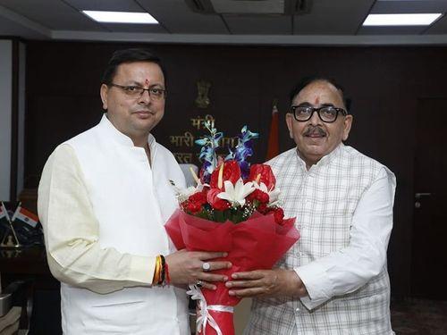 सीएम धामी ने नई दिल्ली में केंद्रीय मंत्री डॉ. महेंद्र नाथ पांडेय से शिष्टाचार भेंट की