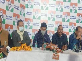 Image for जिला सहकारी बैंक अध्यक्ष ने थामा कांग्रेस का दामन