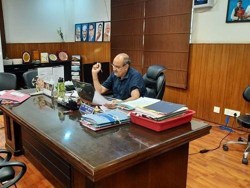 निदेशक पशुपालन विभाग उत्तराखण्ड द्वारा विभागीय योजनाओं की समीक्षा की गयी
