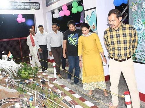 जन्माष्टमी की झांकियों से चहकी पुलिस लाइन