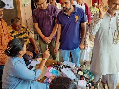 राजकीय पशु चिकित्सालय तेलीवाला द्वारा पशु चिकित्सा शिविर का किया गया आयोजन 