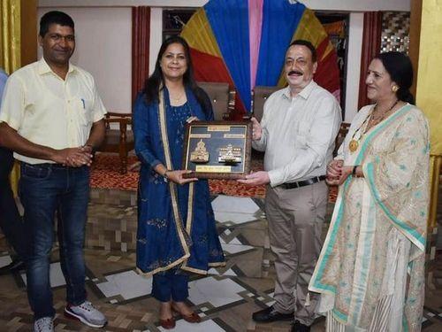 पुलिसकर्मी को चमोली पुलिस की ओर से दी गई भावभीनी विदाई