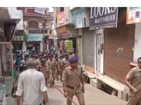 Image for आबोहवा दुरुस्त रखने एवं शांति व्यवस्था कायम रखने हेतु झबरेड़ा पुलिस ने क्षेत्र में निकाला फ्लैग मार्च