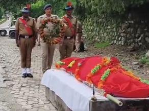 ब्रेन ट्यूमर से लड़ते लड़ते नैनीताल पुलिस को अलविदा कह गए आरक्षी बृजेश