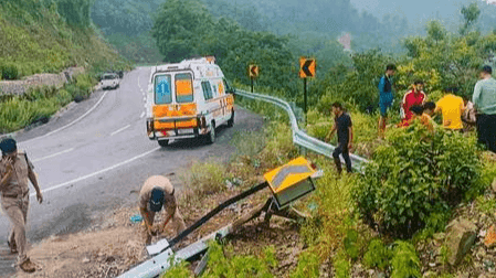 Image for आईटीबीपी जवानों की बस हुई दुर्घटनाग्रस्त