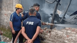 Image for कबाड़ के गोदाम में लगी आग, फायर स्टेशन मायापुर की टीम ने आग पर पाया काबू