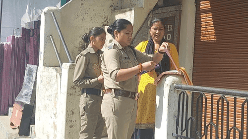 Image for जनपद चमोली पुलिस का डोर टू डोर सत्यापन अभियान लगातार जारी