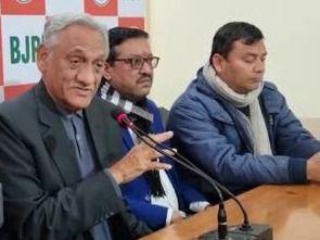 Image for पूर्व मुख्यमंत्री विजय बहुगुणा का हरीश रावत पर तीखा प्रहार