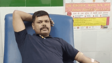 Image for बी निगेटिव रक्त की आवश्यकता होने पर आरक्षी पूरन गिरी गोस्वामी द्वारा किया गया रक्तदान