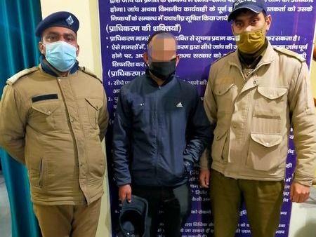 पुलिस द्वारा 16 लीटर कच्ची व 18 अंग्रेजी शराब की गई बरामद