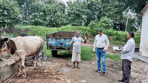 अपर निदेशक कुमाऊं मंडल द्वारा एलएसडी वैक्सीनेशन का स्थलीय निरीक्षण किया गया