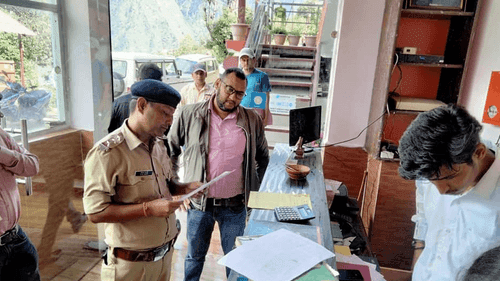 चमोली पुलिस द्वारा संयुक्त अभियान चलाकर की गई सत्यापन की कार्यवाही