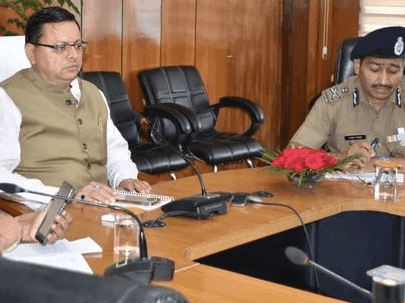 सीएम धामी ने अधिकारियों को महिला सशक्तीकरण पर विशेष ध्यान दिए जाने के दिए निर्देश