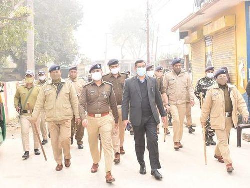 Image for रूद्रपुर में पुलिस व अर्द्धसैनिक बल के जवान द्वारा फ्लैग मार्च
