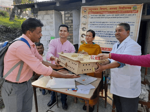 कुकुट पालन योजना अंतर्गत 40 परिवारों को किया गया कुक्कुट वितरण