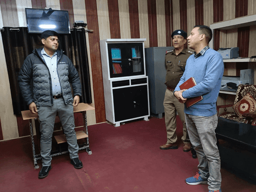 पुलिस अधीक्षक चमोली महोदय द्वारा किया गया औचक निरीक्षण