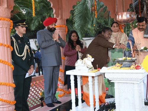 माननीय राष्ट्रपति जी ने राज प्रज्ञेश्वर महादेव मंदिर में की पूजा-अर्चना
