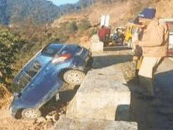 Image for खाई में गिरी कार, एक व्यक्ति की मौत