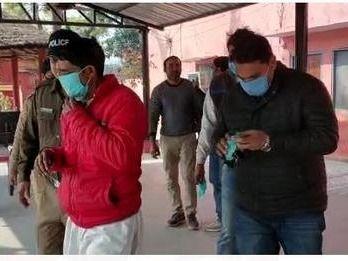 Image for वोटरों को पैसा बांटने वालों को पुलिस ने किया गिरफ्तार