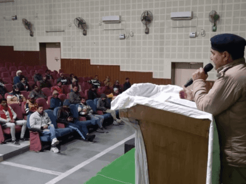ऋषिकुल ऑडिटोरियम में आयोजित की गई जन जागरूकता बैठक