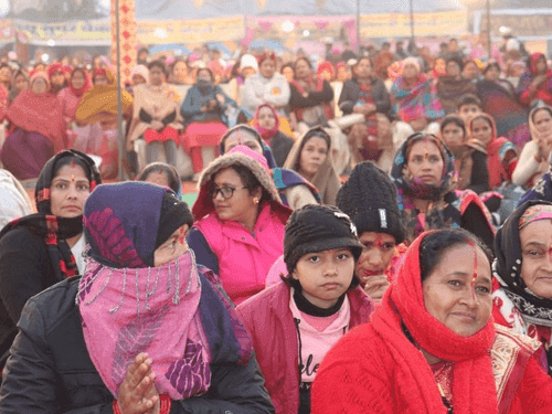 Image for सीएम धामी ने खटीमा में आयोजित उत्तरायणी कौथिग मेले में परिवार सहित किया प्रतिभाग