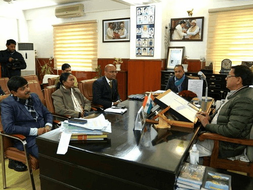 Image for सीएम धामी ने जोशीमठ में चल रहे राहत कार्यों की समीक्षा की