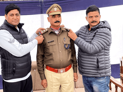 उपनिरीक्षक से निरीक्षक पद पर पदोन्नत हुए थानाध्यक्ष थराली को दी गई शुभकामनायें