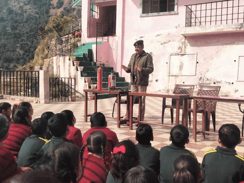 Image for फायर सर्विस गोपेश्वर द्वारा फायर उपकरणों के सम्बन्ध में छात्रों को किया जागरूक