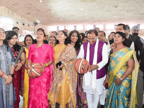 खेल मंत्री रेखा आर्य ने बास्केटबॉल टूर्नामेंट प्रतियोगिता का किया शुभारंभ