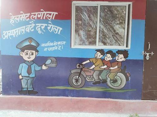 उत्तराखण्ड पुलिस- यातायात के नियमों का पालन करने के लिए कर रही है जागरूक