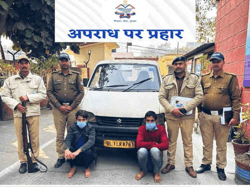 चोरी की कार के साथ दो शातिर चोर गिरफ्तार