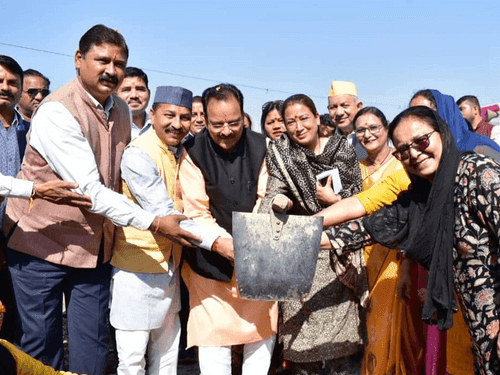 कैबिनेट मंत्री रेखा आर्य ने फुटबॉल मैदान का किया शिलान्यास
