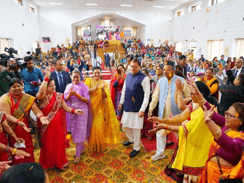 Image for सीएम धामी ने मातृशक्ति के साथ होली मिलन कार्यक्रम में किया प्रतिभाग