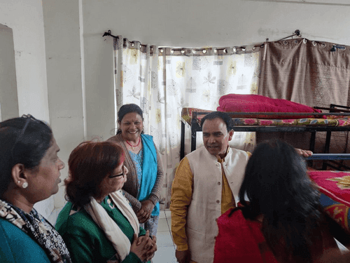 Image for मंत्री डाॅ. धन सिंह रावत ने विशेष बालिका छात्रावास का किया निरीक्षण