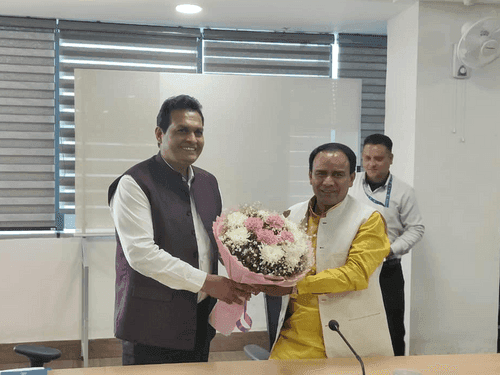 मंत्री डाॅ0 धन सिंह रावत ने नाबार्ड के अधिकारियों के साथ की चर्चा