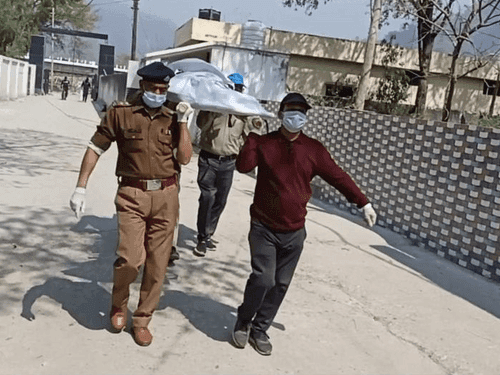 Image for लावारिस वृद्ध की मौत होने पर निभाया बेटे का फर्ज