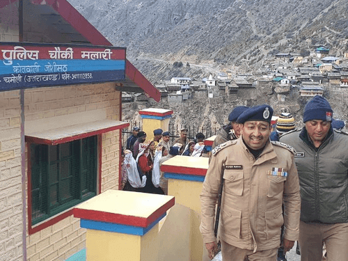 Image for डीजीपी महोदय ने दूरस्थ रिपोर्टिंग पुलिस चौकी मलारी का किया निरीक्षण