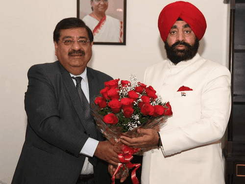 आइएचएम देहरादून के प्रधानाचार्य ने राज्यपाल गुरमीत सिंह से की भेंट