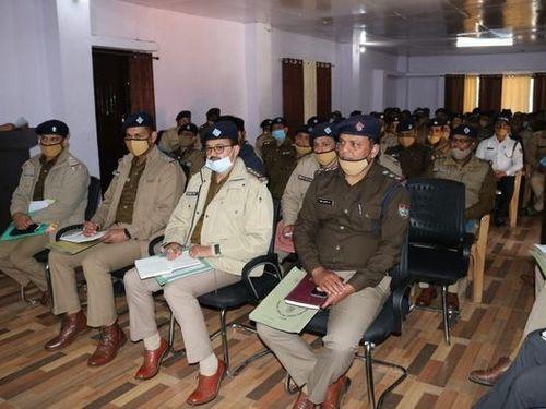 Image for एसएसपी टिहरी द्वारा पुलिस लाइन चम्बा में मासिक अपराध गोष्ठी एवं सैनिक सम्मेलन का किया गया आयोजन