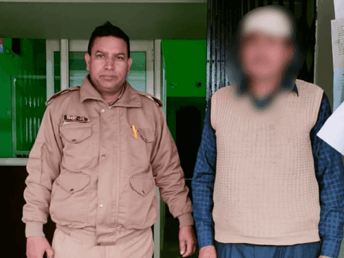 Image for पिथौरागढ़ पुलिस ने 02 पेटी अवैध अंग्रेजी शराब के साथ अभियुक्त किया गिरफ्तार