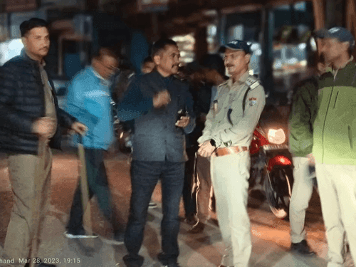 सी.ओ. बड़कोट ने होटल/ढाबों में चलाया चैकिंग अभियान