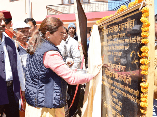 मंत्री रेखा आर्या ने ‘तल्ली रियूनी से लावासी’ तक लिंक रोड का किया लोकार्पण