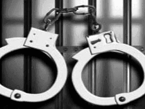 Image for 18 बोतल अवैध अंग्रेजी शराब के साथ तस्कर गिरफ्तार
