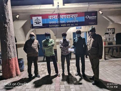 Image for जुआरियों पर भगवानपुर पुलिस ने कसी नकेल, सट्टा सामग्री सहित 03 को किया गिरफ्तार 