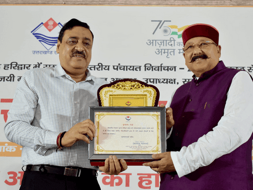 उत्कृष्ट सेवा देने वालों को किया गया सम्मानित