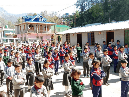 एएचटीयू की टीम द्वारा स्कूली बच्चों को किया गया जागरूक